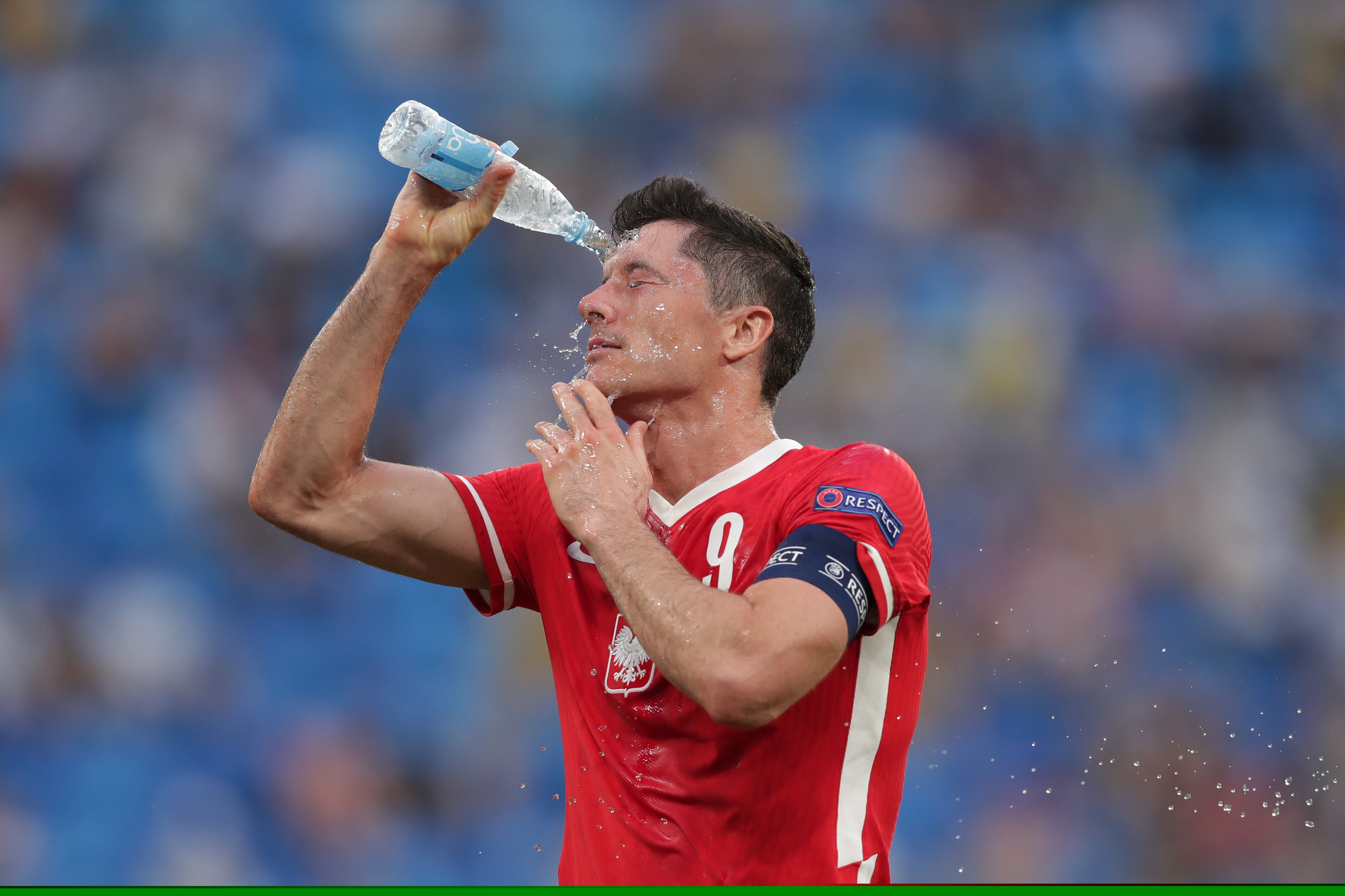 首节哑火随后迅速调整，里夫斯背靠背两战轰下80分