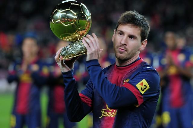 C罗一家海边度假，乔治娜晒比基尼展示性感身材