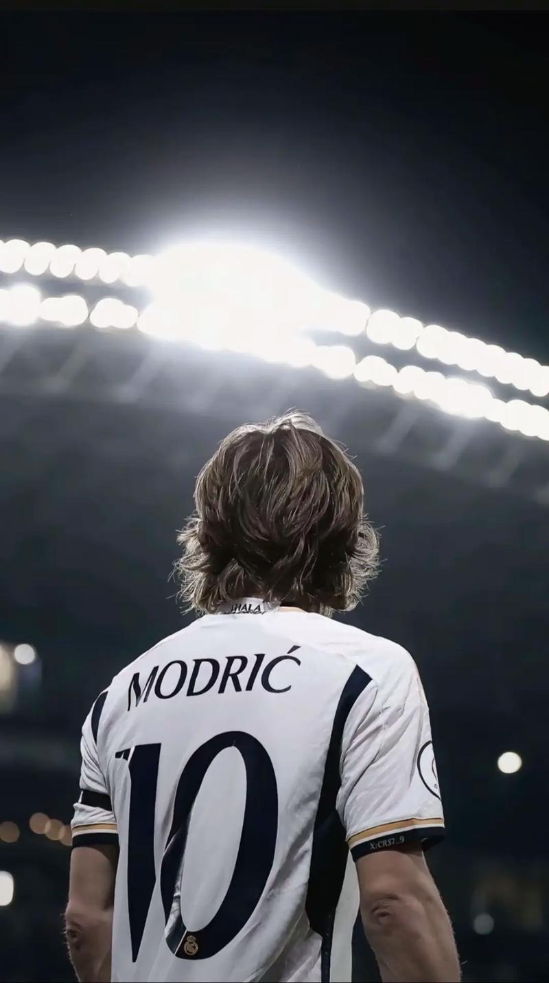 亚泰官方：对刘议阳实施“三停”；此前他被女友控诉出轨、裸聊